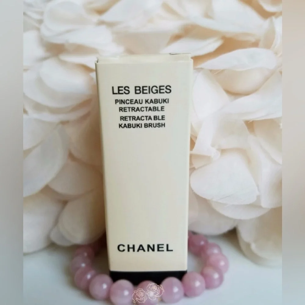 CHANEL Kabuki Brush Les Beiges in Cream